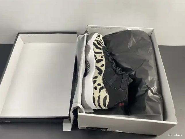 One Kick ANIMAL AIR JORDAN 11 INSTINCT AR0715-010 0531